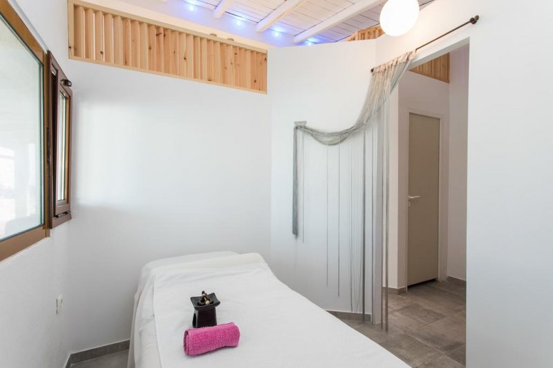 Coral Blue Beach Hotel - Снимка 1