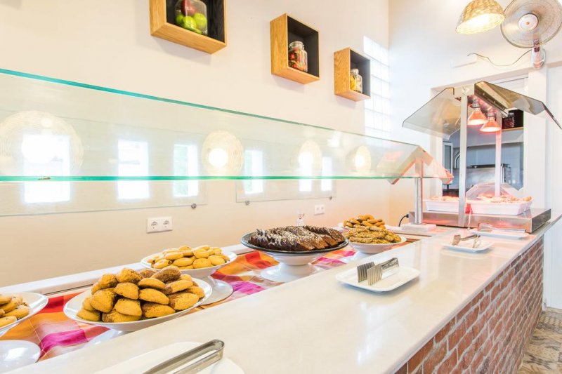 Coral Blue Beach Hotel - Снимка 4