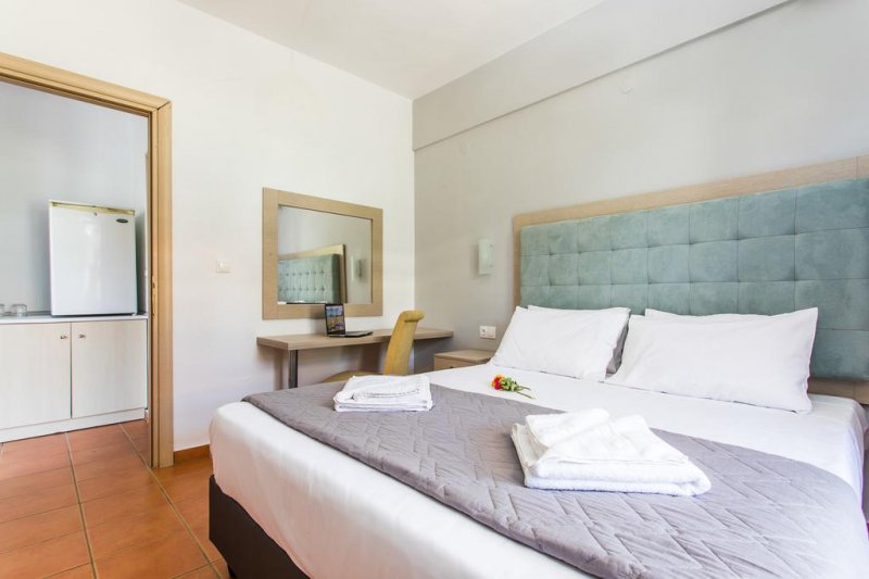 Coral Blue Beach Hotel - Снимка 7