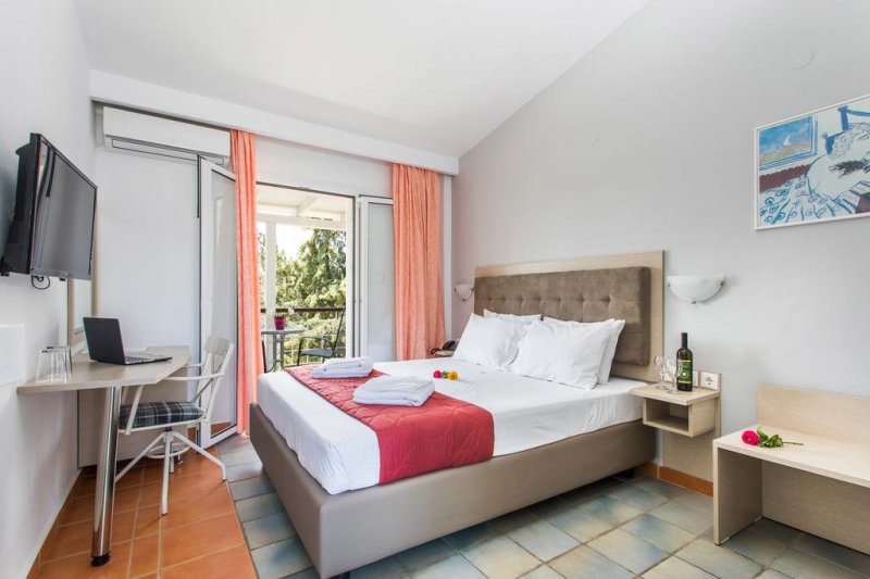 Coral Blue Beach Hotel - Снимка 10