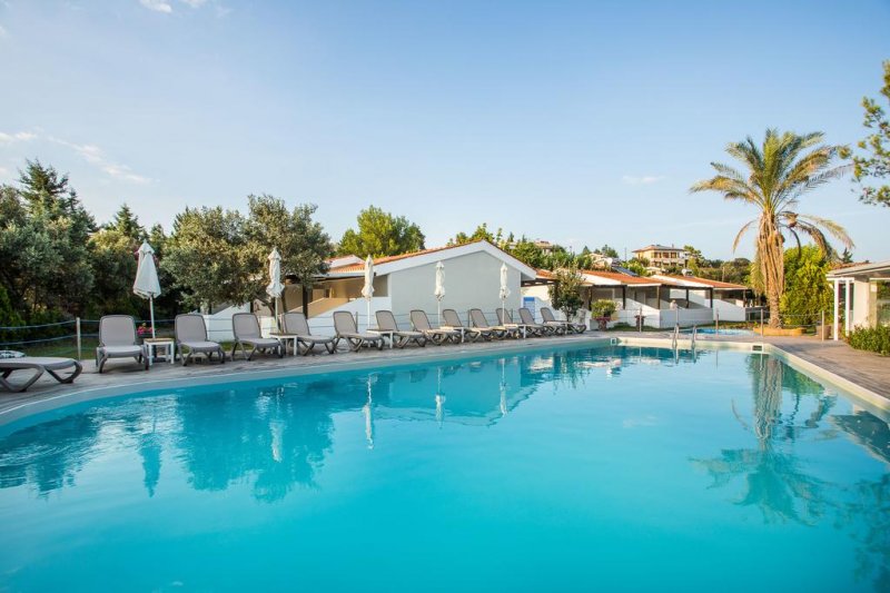Coral Blue Beach Hotel - Снимка 8