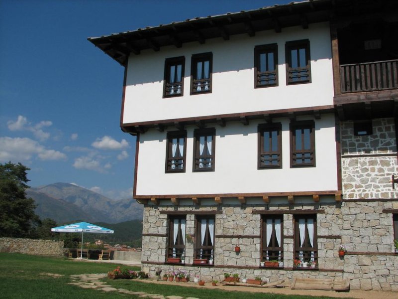 Семеен Хотел Калифер - Снимка 1