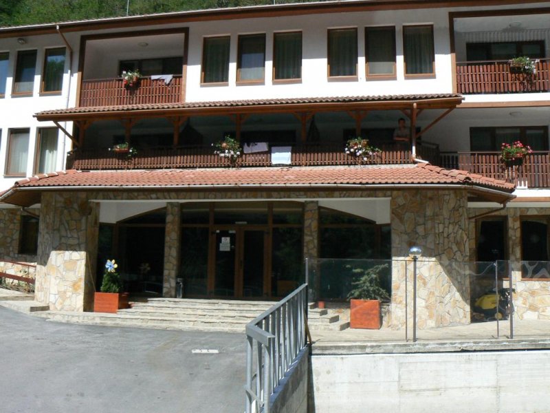 Семеен Хотел Рибарската Хижа - Снимка 1