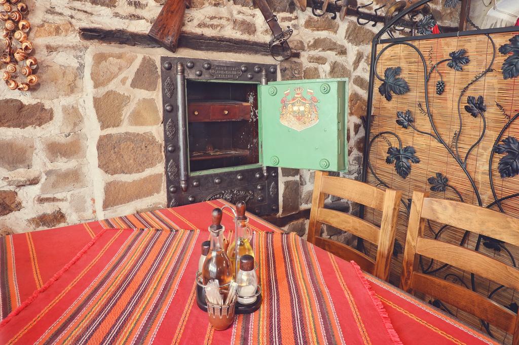 Пакети ЗА ДВАМА със закуски, Празнична вечеря и ползване на сауна и парна баня от Хотелски Комплекс Фенерите, Боженци - Снимка 2