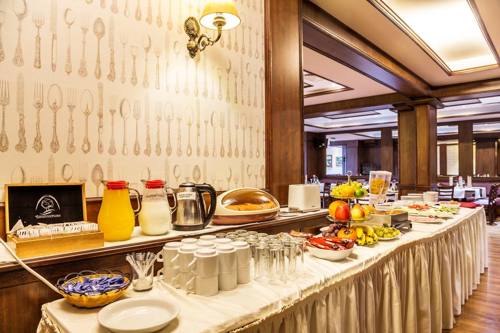 Пакети със закуски и вечери + ползване на вътрешен басейн, и СПА в Хотел Шато Монтан, Троян - Снимка 3