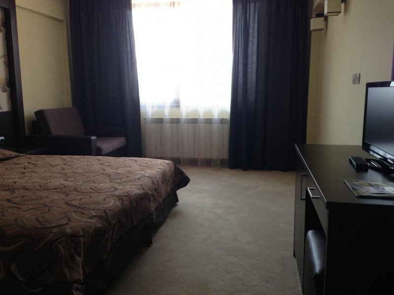 Парк Хотел Стратеш - Снимка 3