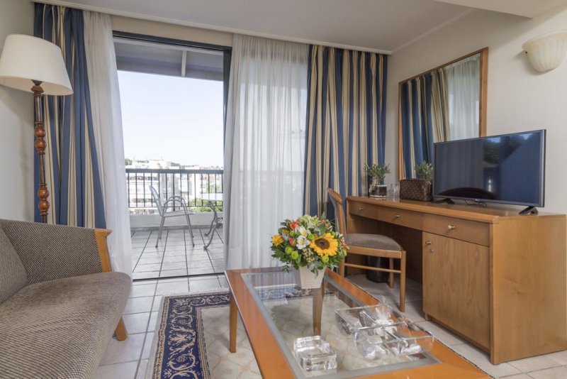 Sun Beach Hotel - Снимка 1