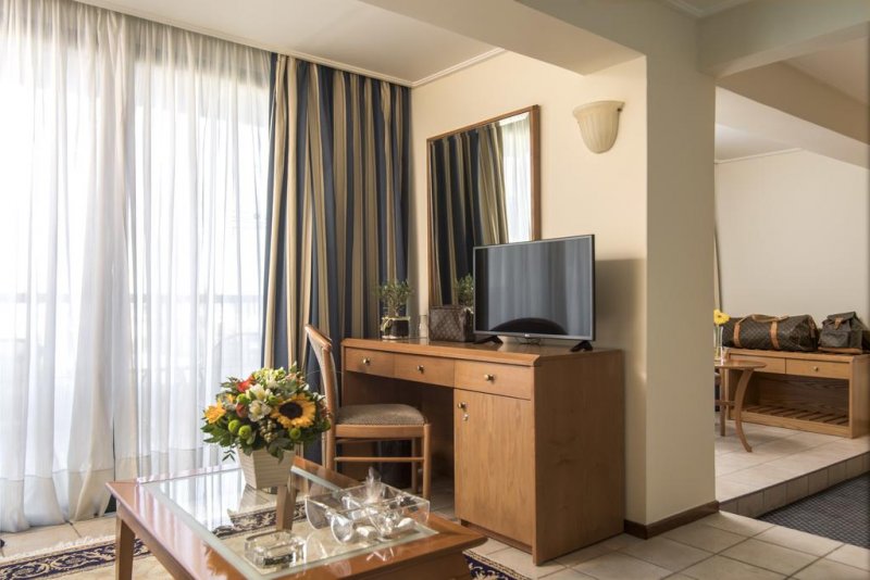 Sun Beach Hotel - Снимка 1
