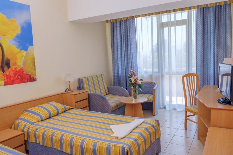 Хотел Лебед - Снимка 1