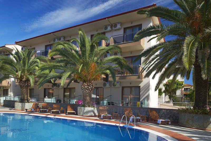 Hotel Simeon - Снимка 0