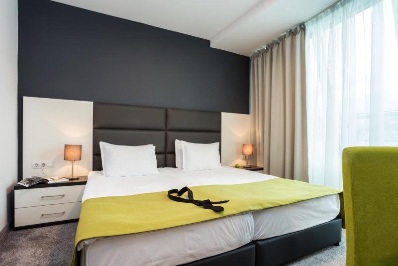 Хотел Земята и Хората - Снимка 1