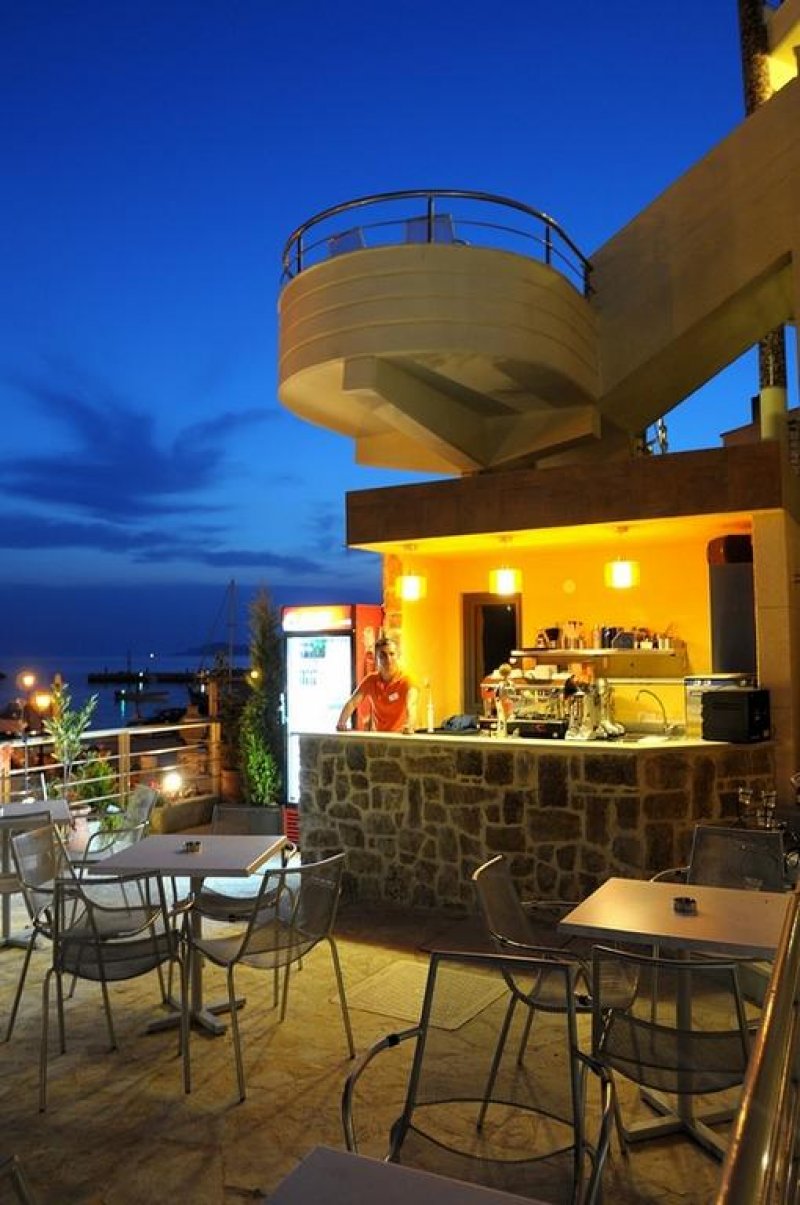  Imperial Hotel - Снимка 11