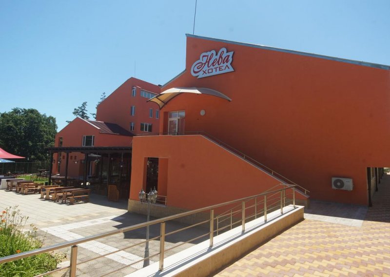 Хотел Нева - Снимка 1