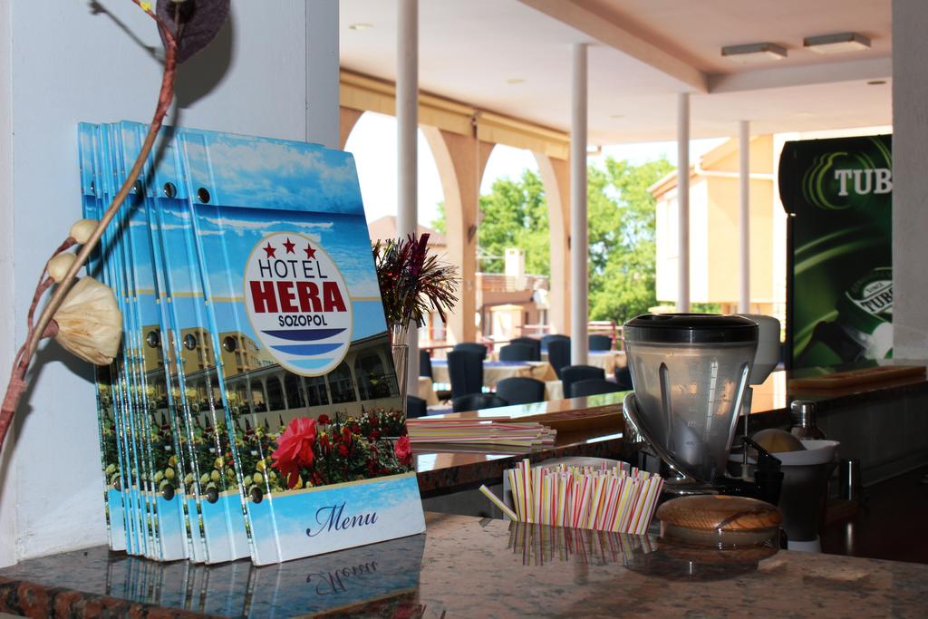 Лято 2020 в Лозенец! Нощувка на човек със закуска в хотел Хера, на 200м. от плажа - Снимка 15