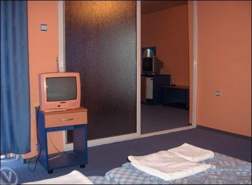 Нощувка за четирима в апартамент + басейн от хотел Дара***, Приморско - Снимка 9