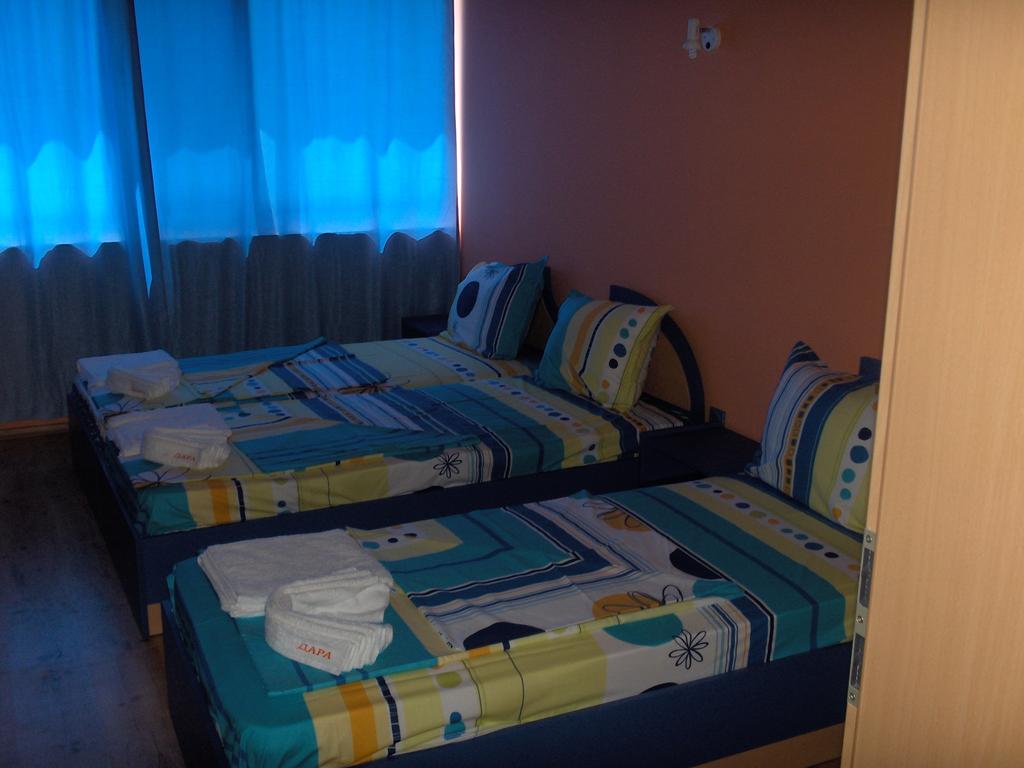 Нощувка за четирима в апартамент + басейн от хотел Дара***, Приморско - Снимка 16