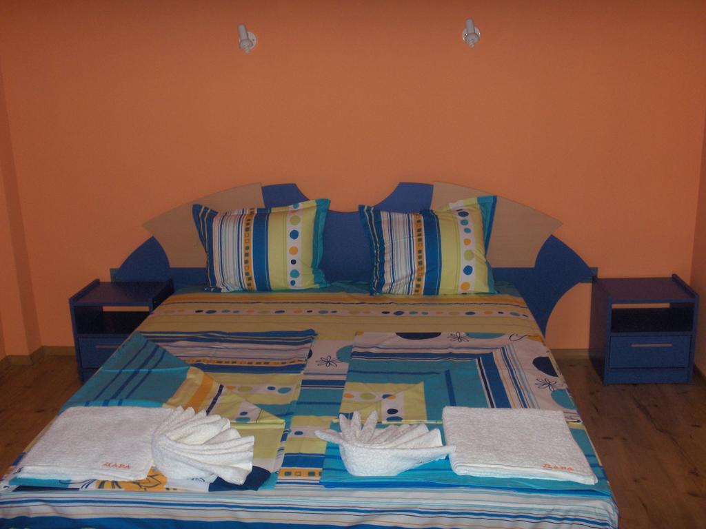 Нощувка за четирима в апартамент + басейн от хотел Дара***, Приморско - Снимка 15