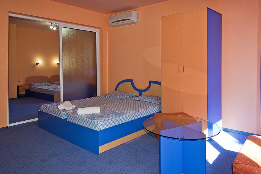 Нощувка за четирима в апартамент + басейн от хотел Дара***, Приморско - Снимка 27