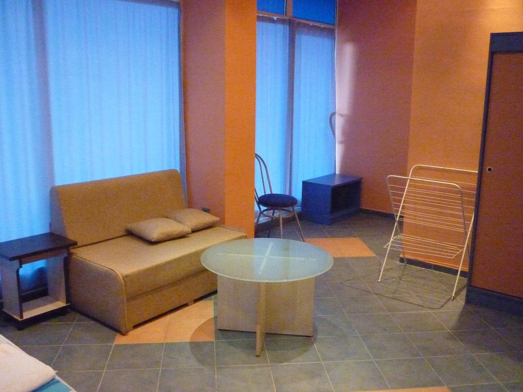 Нощувка за четирима в апартамент + басейн от хотел Дара***, Приморско - Снимка 32