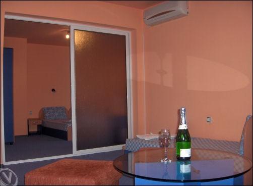 Нощувка за четирима в апартамент + басейн от хотел Дара***, Приморско - Снимка 30