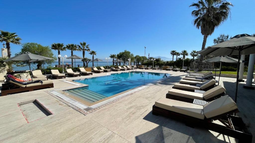 Ранни записвания: 3 нощувки със закуски и вечери в хотел Eona Beach Resort 5*, Агия Триада, Солун, Гърция през Юни и Юли!