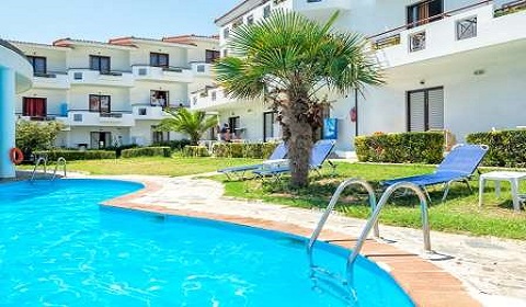 Ранни резервации: 5 нощувки със закуски и вечери или All Inclusive в хотел Dolphin Beach 3*, Халкидики, Гърция през Май!