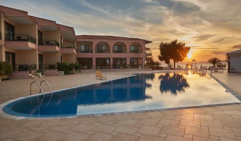 3 нощувки със закуски и вечери хотел Toroni Blue Sea 4*, Халкидики, Гърция през Април, Май!