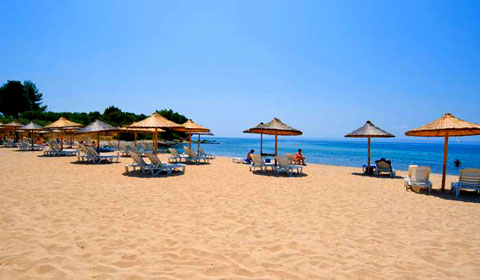 На море в Гърция през Юли или Септември! 4 нощувки All Inclusive в хотел Village Mare 4*, Халкидики!