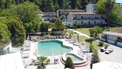 Ранни записвания: 5 нощувки със закуски и вечери в хотел Jenny 3*, Халкидики, Гърция през Юни! Дете до 11.99г. - безплатно!