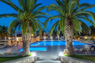 Ранни записвания: 3 нощувки със закуски и вечери в Iris Hotel Siviri 3*, Халкидики, Гърция през Октомври! Дете до 7.99г. - безплатно!