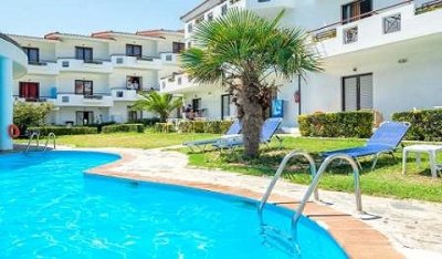 Ранни резервации: 5 нощувки със закуски и вечери или All Inclusive в хотел Dolphin Beach 3*, Халкидики, Гърция през Май и Юни!