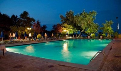 През Май и Юни: 3 нощувки със закуски и вечери в хотел Sun Beach Platamonas 3*, Олимпийска Ривиера, Гърция! Дете до 11.99г. - безплатно!
