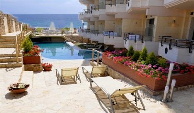 Майски празници: 3 нощувки със закуски и вечери в Imperial Hotel 3*, Халкидики, Гърция!