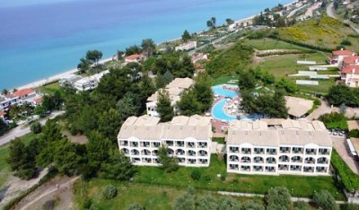 Ранни записвания: 5 нощувки със закуски и вечери в Lesse Hotel 4*, Ханиоти, Халкидики, Гърция през Юли и Август! Дете до 6.99г. - безплатно!
