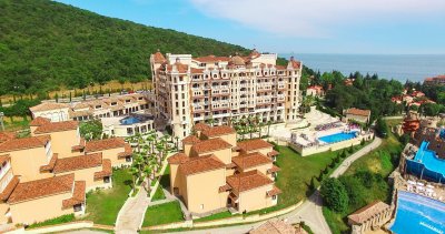 Ранни записвания: 3 нощувки със закуски и вечери в Роял Касъл 5*, Елените през Май и Юни!