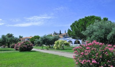 Ранни записвания: 7 нощувки със закуски и вечери в хотел Sithonia Village 3*, Халкидики, Гърция през Август и Септември! Дете до 11.99г. - безплатно!
