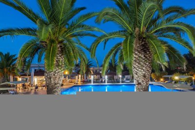 Ранни записвания: 3 нощувки със закуски и вечери в Iris Hotel Siviri 3*, Халкидики, Гърция през Май! Дете до 7.99г. - безплатно!