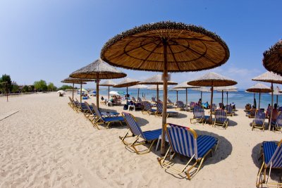 През Август и Септември: 7 нощувки със закуски и вечери в хотел Potidea Golden Beach 2*, Халкидики, Гърция! Дете до 11.99г. - безплатно!