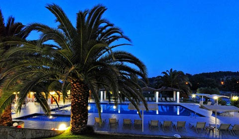 3 нощувки със закуски и вечери или All Inclusive в Iris Hotel 3*, Сивири, Халкидики, Гърция през Май и Юни!