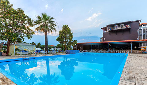 Last minute! 3 нощувки със закуски и вечери или All Inclusive в Kriopigi Beach Hotel 4*, Халкидики, Гърция през Септември! Дете до 12.99г. - безплатно!