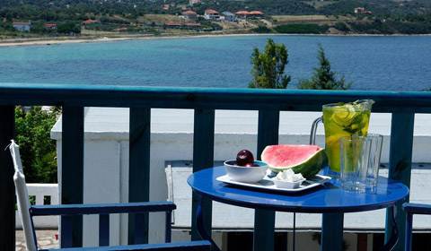 Ранни резервации: 5 нощувки със закуски и вечери в Agionissi Resort 4*, о.Амуляни, Гърция през Юни, Юли и Септември!