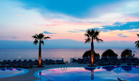 5 нощувки със закуски и вечери в луксозния Pomegranate SPA Hotel 5*, Халкидики, Гърция през Април и Май!