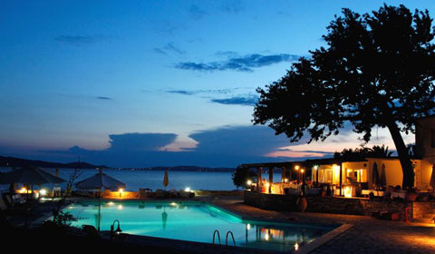 Ранни резервации: 3 нощувки със закуски и вечери в хотел Xenia Ouranoupoli 4*, Халкидики, Гърция през Юни!