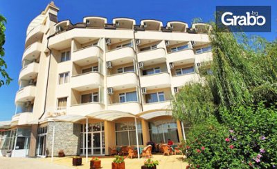 Цяло лято в Св. св. Константин и Елена! Нощувка на база All Inclusive, плюс релакс зона, от Хотел Аврора***
