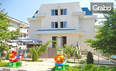 Лятна почивка 55+ в Свети Влас! 5 нощувки за до 8 човека, от Къща за гости Дейзи, Свети Влас