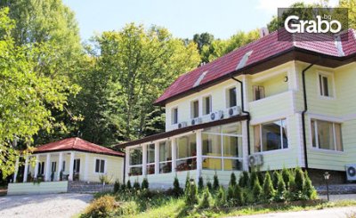 В Котел до края на Март! Нощувка със закуска за двама - без или със вечеря, от Хотел-ресторант Чукарите**