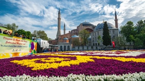 Фестивала на лалето в Истанбул 2020! Транспорт с автобус + 2 нощувки със закуски в хотели в историческата част на Истанбул + Посещение на Одрин + Екскурзоводско обслужване на цени от 161 лв. на Човек!
