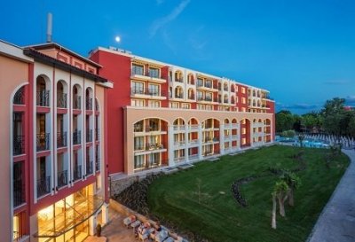 ЛЯТО в Хотел Феста Виа Понтика - Поморие! Нощувка на база Ultra All Inclusive на цена от 65 лв. на Човек + БАСЕЙНИ + Чадър и шезлонги на плажа