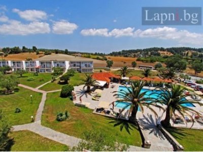 2020 в Гърция, ХАЛКИДИКИ, Bomo Iris Hotel Siviri 3*: Нощувка + Закуска и Вечеря за 92 лв За ДВАМА или Нощувка на база All Inclusive за 146 лв. За ДВАМА + ДЕТЕ до 7.99 г. БЕЗПЛАТНО!