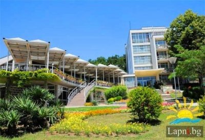 ЛЯТО 2019, Св.Константин и Елена, хотел Нептун: Нощувка на база All Inclusive Light от 25 лв. на ЧОВЕК + Басейн, Шезлонг и Чадър!